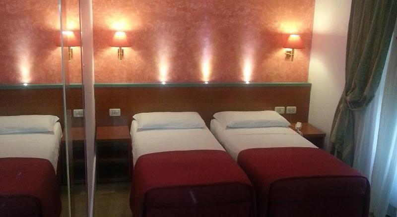 Hotel Center 2 Рим Екстериор снимка