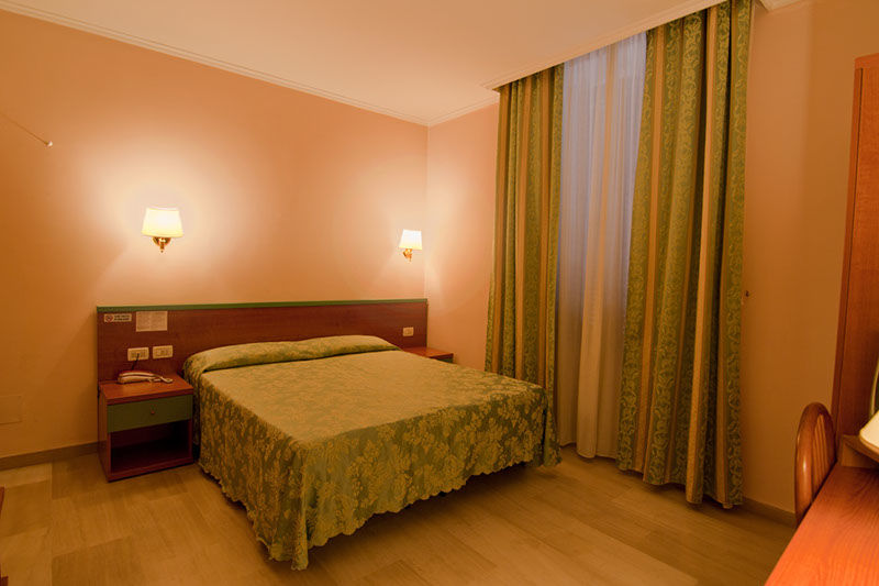 Hotel Center 2 Рим Екстериор снимка