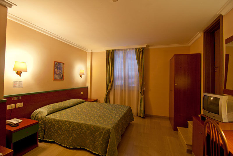 Hotel Center 2 Рим Екстериор снимка